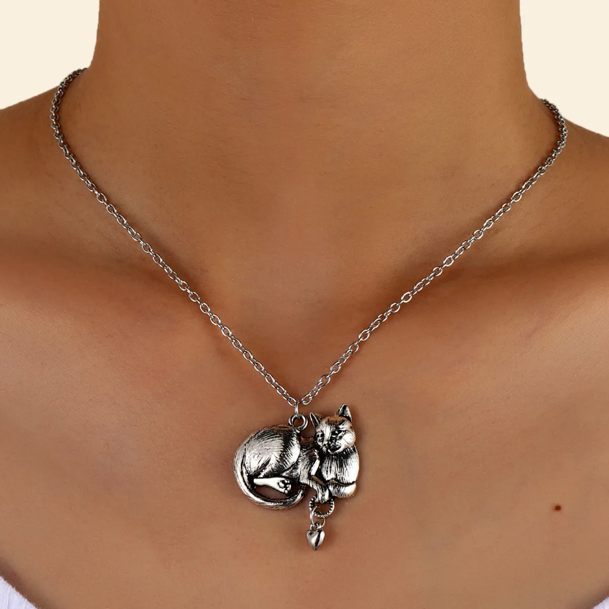 Vintage Silver Color Animal Cat Pendant Necklace for Women\'s Long Sweater Chain Necklace Retro Jewelry Gifts