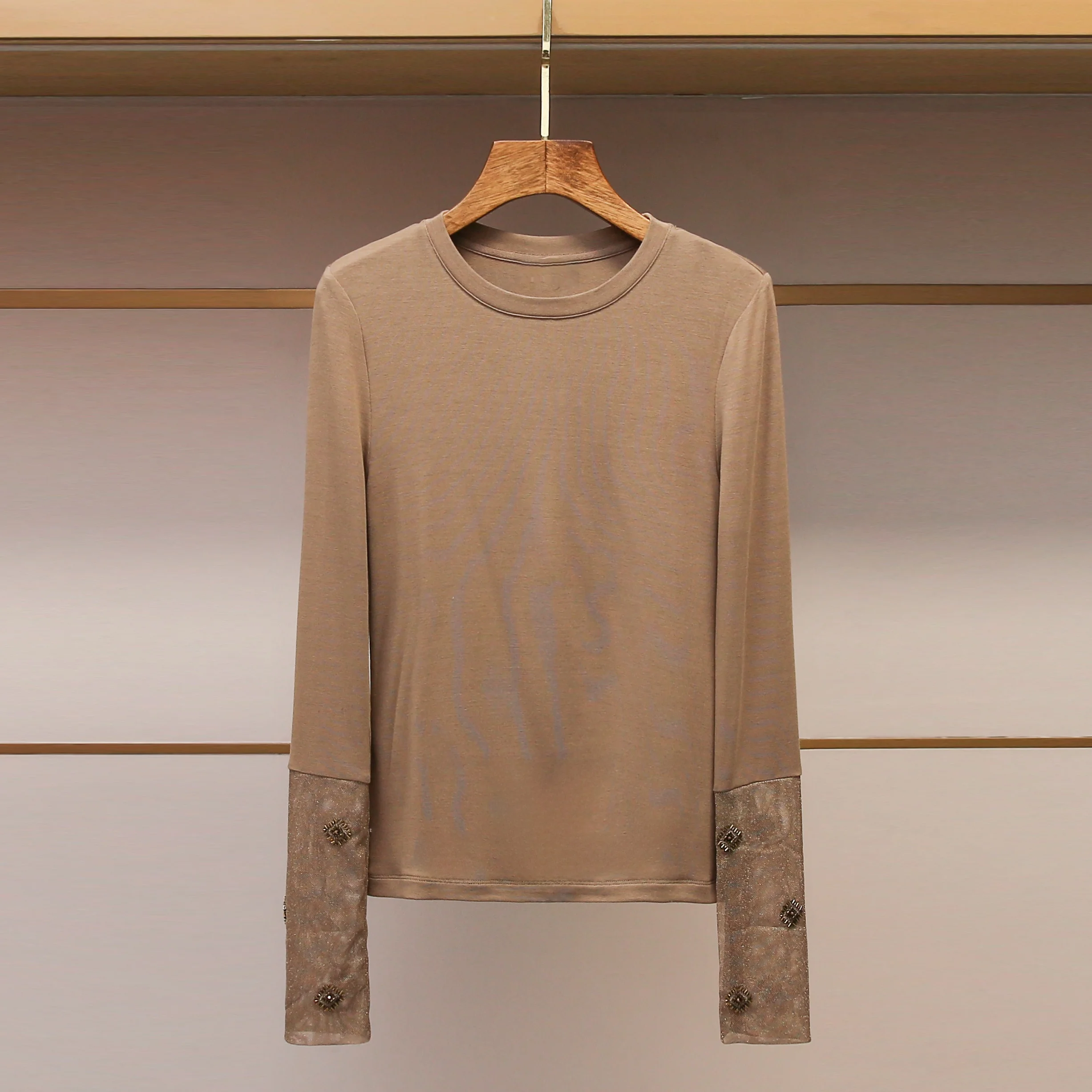 

Свободная женская футболка с длинным рукавом, с богатой отделкой на манжетах, винтажный стиль, премиум-дизайн, осенняя новинка