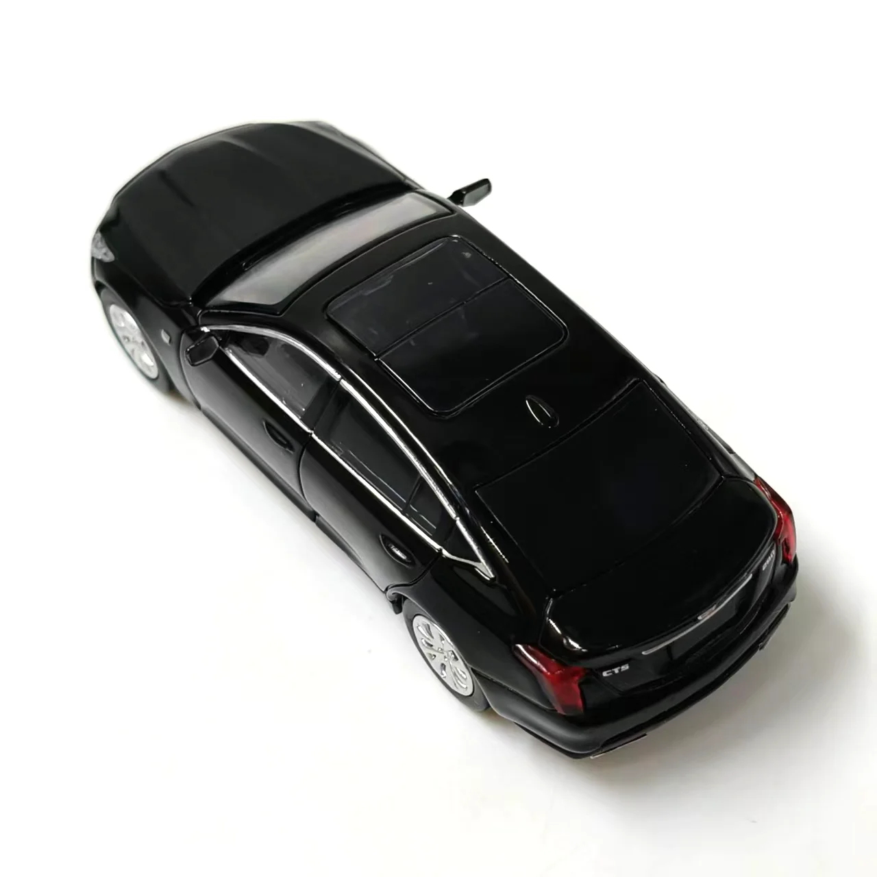 Cadillac CT5 1:64, haute Simulation, modèle de voiture en alliage métallique moulé, décoration de voiture, affichage, cadeaux de collection