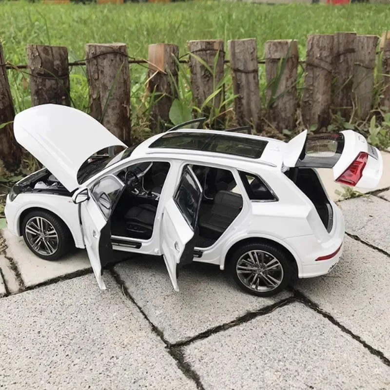 Modellino SUV Audi Q5L 2018 in Lega ad Alta Simulazione 1:18, Replica Auto Fuoristrada FAW Originale con Licenza per Regalo