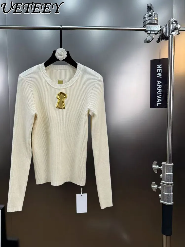 Jersey de punto de manga larga con cuello redondo para primavera y otoño, decoración de Metal, suéter básico versátil de estilo minimalista francés ajustado