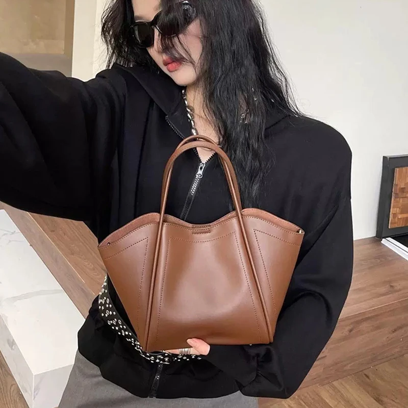 

2025 Trend Women's Large Capacity Wing Design Tote Bag Roomy Commuting Daily Use Ladies Purse Chic Structured Work Bag