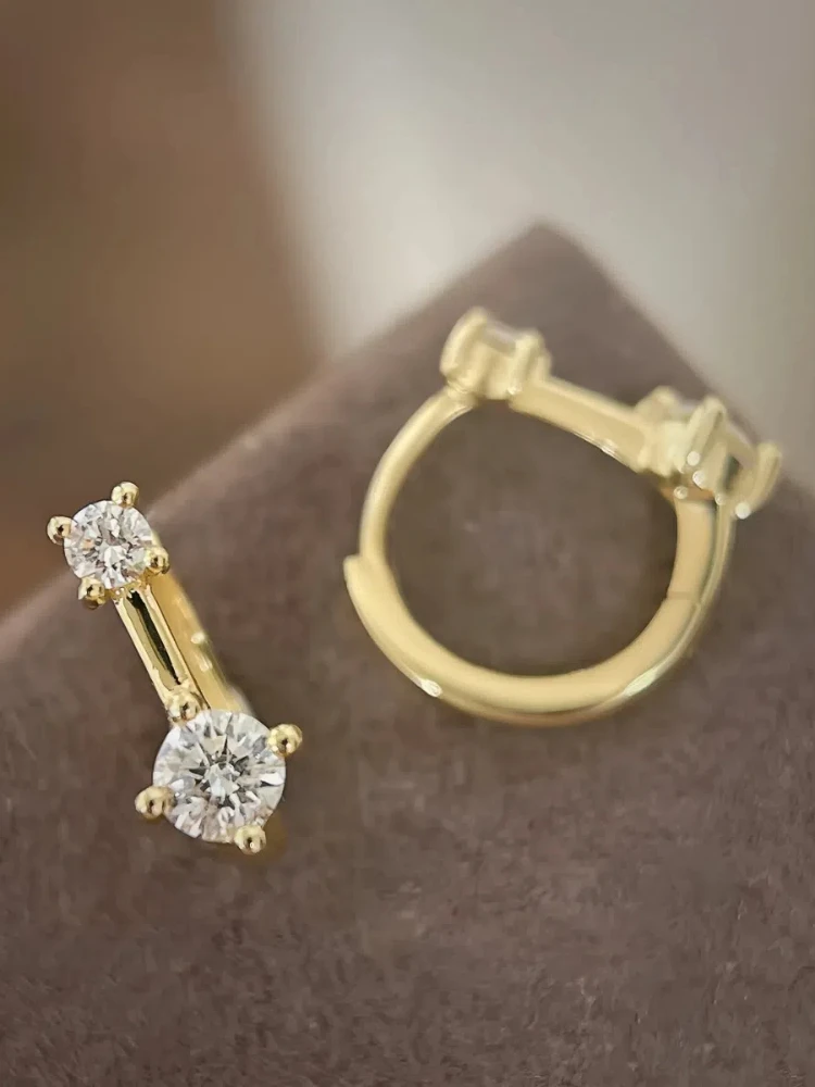 

Женские серьги-кольца из серебра 925 пробы с двумя бриллиантами