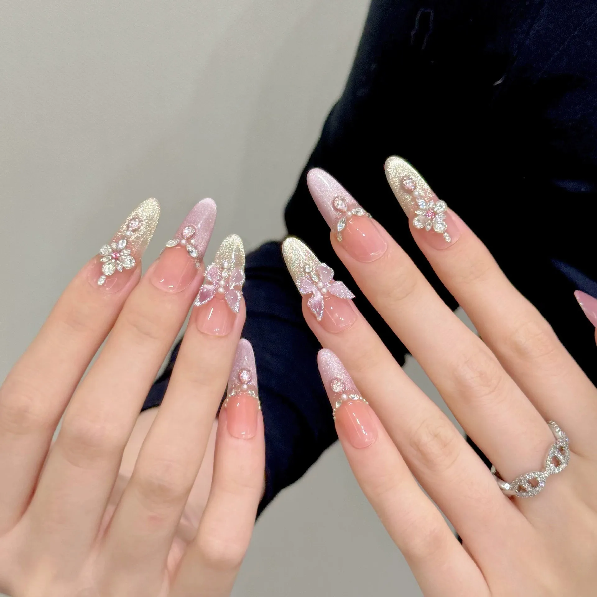 10 قطعة الصحافة اليدوية على الأظافر اللوز ثلاثية الأبعاد كريستال فراشة الأظافر كاذبة ديكور بريق الفرنسية تلميح الأظافر وهمية أنيقة أحمر الخدود مسمار الفن