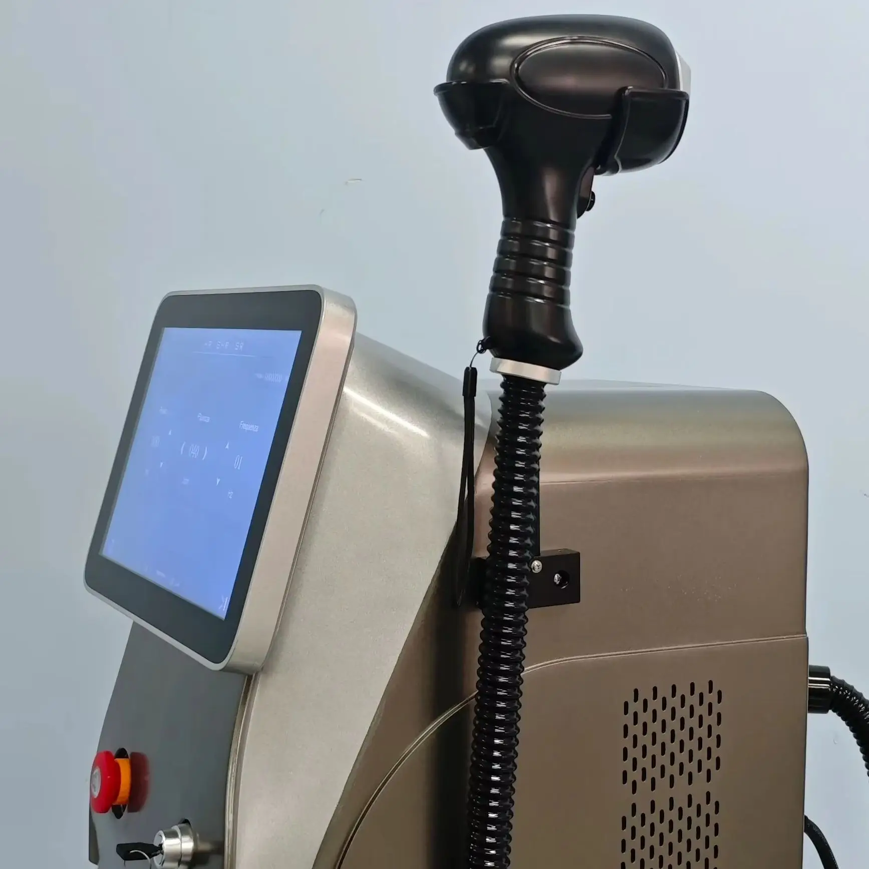 

Лазерный аппарат для безболезненной диодной эпиляции 4000 Вт Soprano Titanium Ice Platinum с 3 длинами волн: 755, 808, 1064 нм