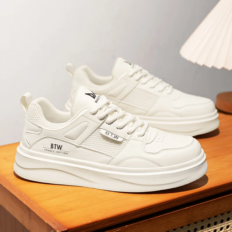 2025 Nuove sneakers bianche autunnali da uomo: scarpe casual traspiranti, stile coppia, trendy e più vendute