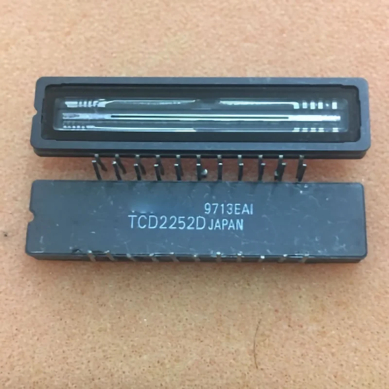 

TCD2252D CCD CDIP-22