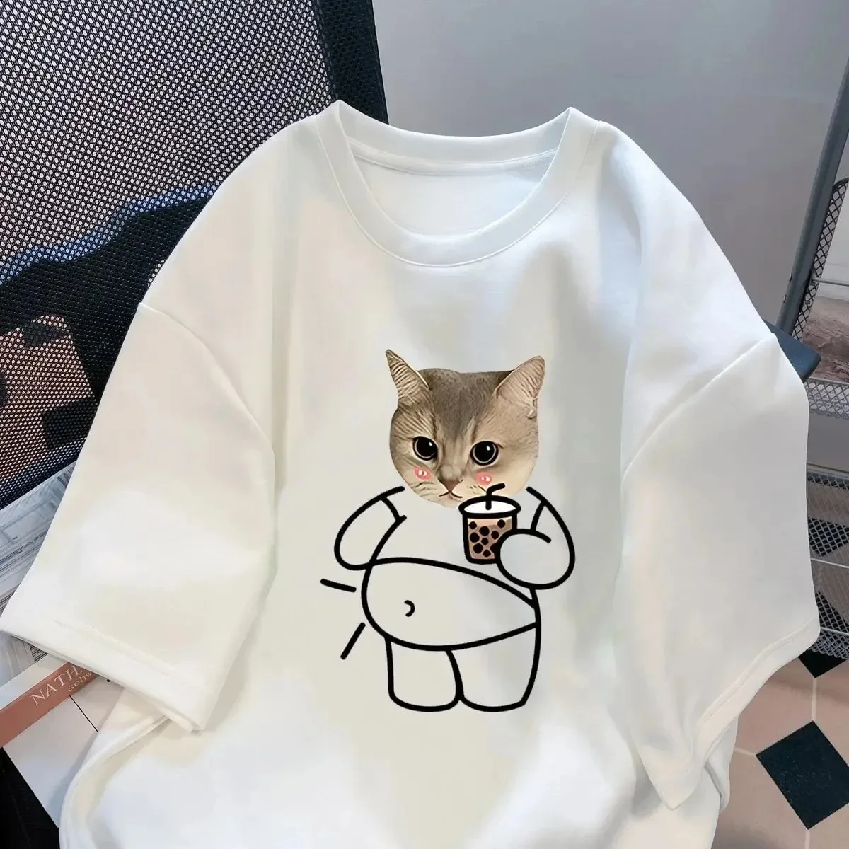 Modern Funny Cat Graphic Tee Bubble Tea Print Short Sleeve Tee Harajuku Style New Women Summer Fashion Casual Streetwear Art Tee