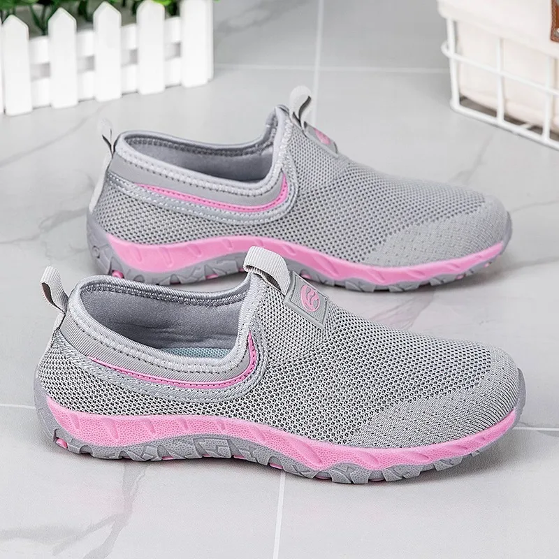 

FourSeasonsFlyknitSlip-OnYouthandCouplesWalkingShoes,BreathableMesh,SoftSoleCasualShoes,Anti-Slip and Wear-Resistant, Breathable