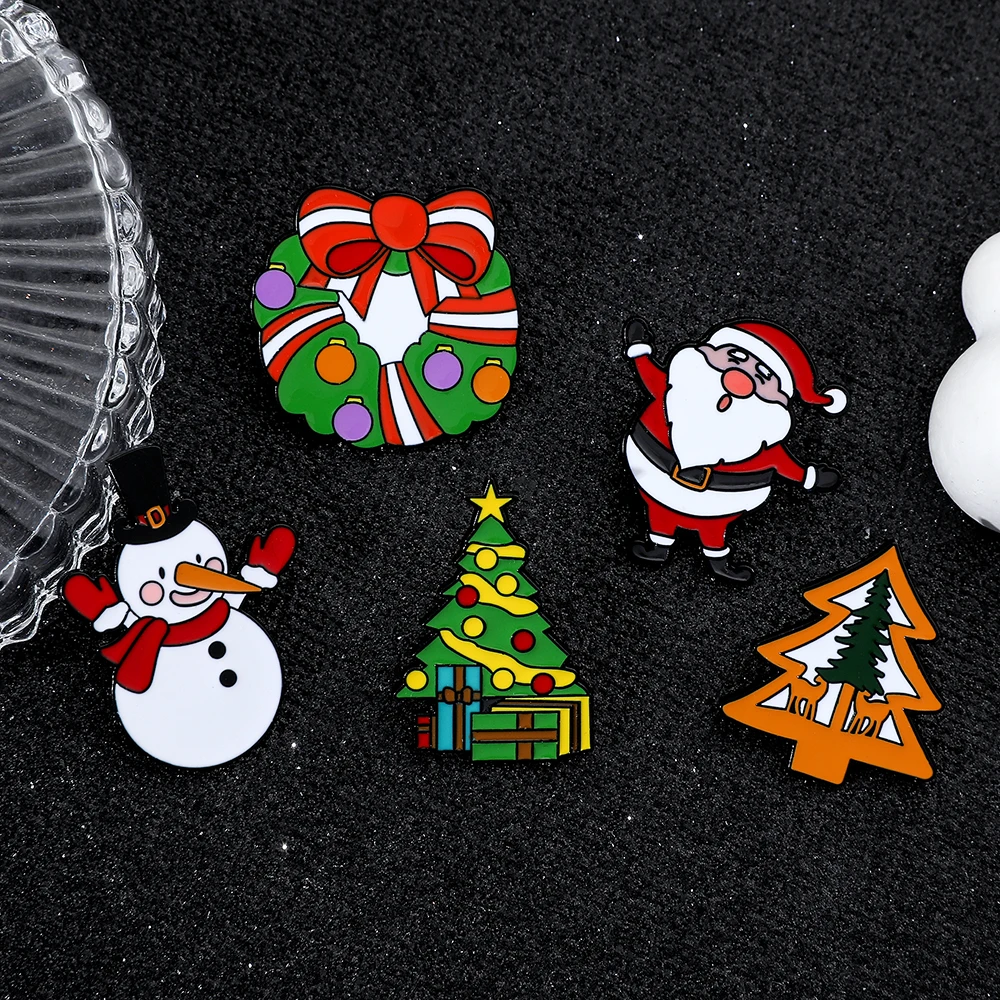 

Christmas Festival Brooch Jewelry Santa Claus Snowman Wreath Enamel Button Badge Fashion Accessories for Christmas Clothes