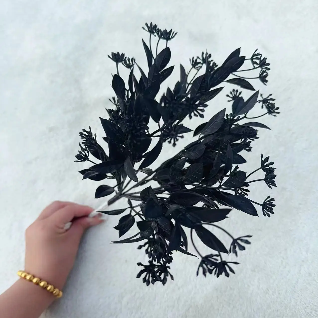 

Black Halloween Artificial Flower Silk Plant Leave Branch Bamboo Dahlia Wedding Party Event Floral Material Home Table Decor