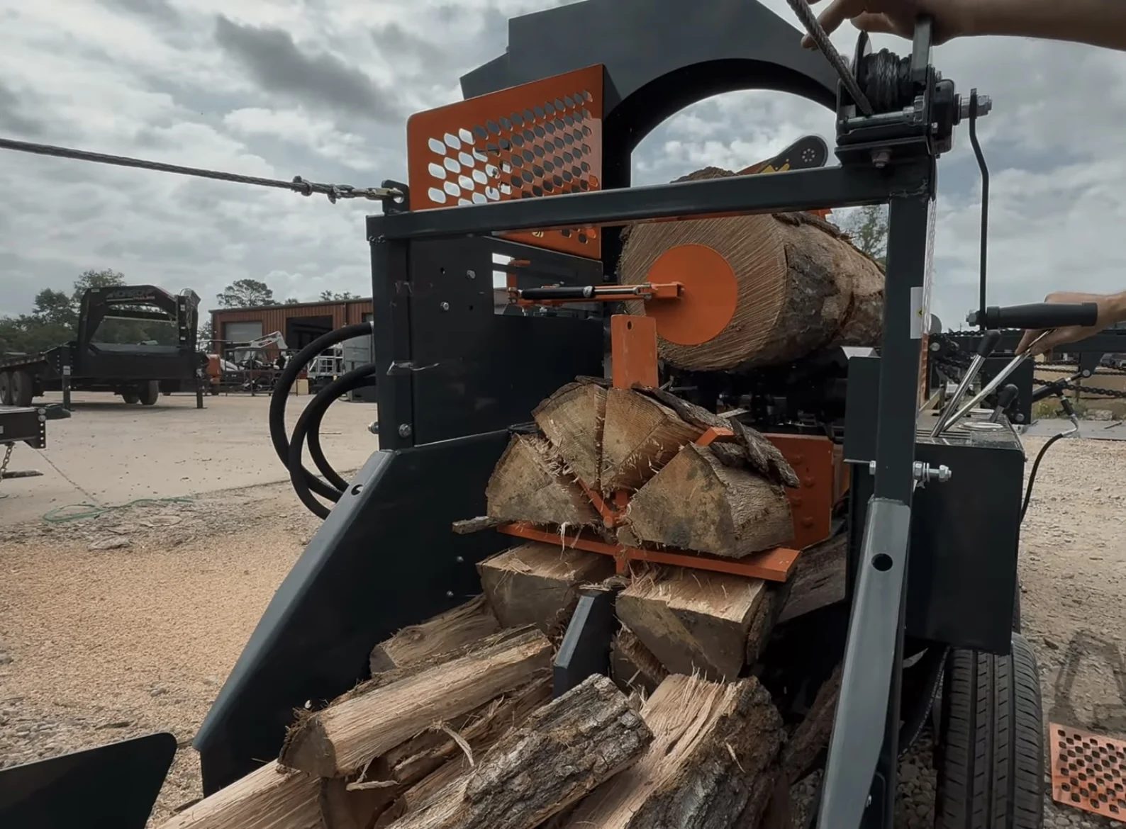 Heavy Duty Dual Axle Log Splitter 27HP Powered with 30 Ton Force Folding Conveyor Motor & Pump for US Market