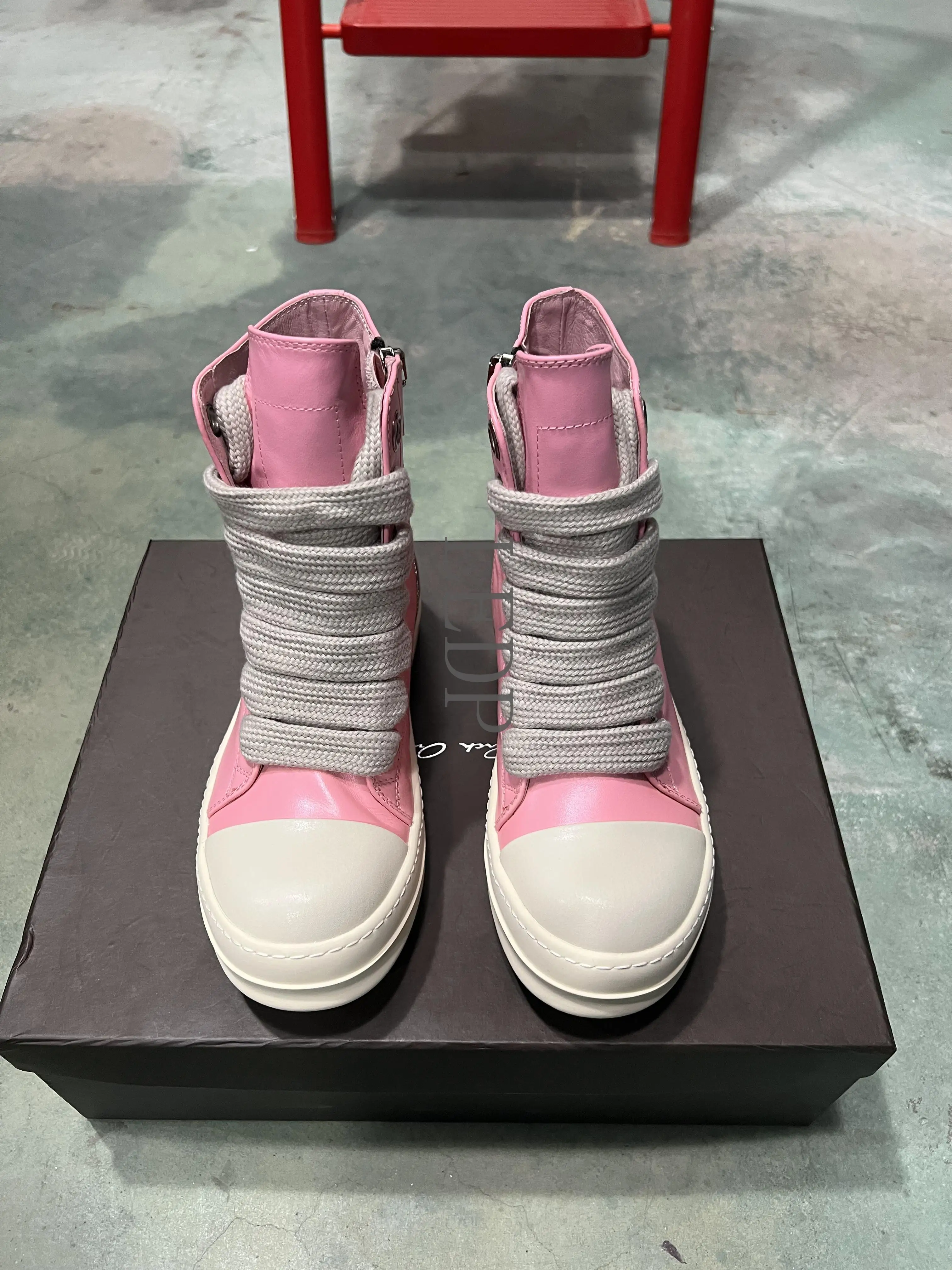 ブランドクラシックピンクレザーシューズ女性高級カジュアルハイトップスニーカーファッション分厚いレースアップジッパーアンクルブーツデザイナーシューズ