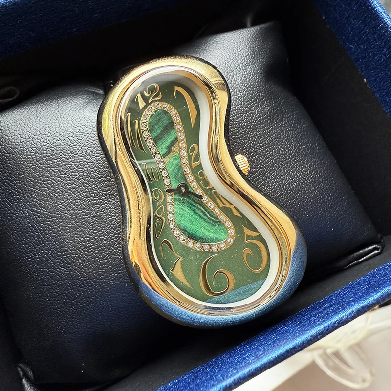 Zegarek 2026 w unikalnym kształcie karabińczyka, styl Y2K, vintage, kwarcowy, wodoszczelny do 30M, rzymska tarcza, skórzany pasek, unisex, prezent, skręcony zegarek na rękę.