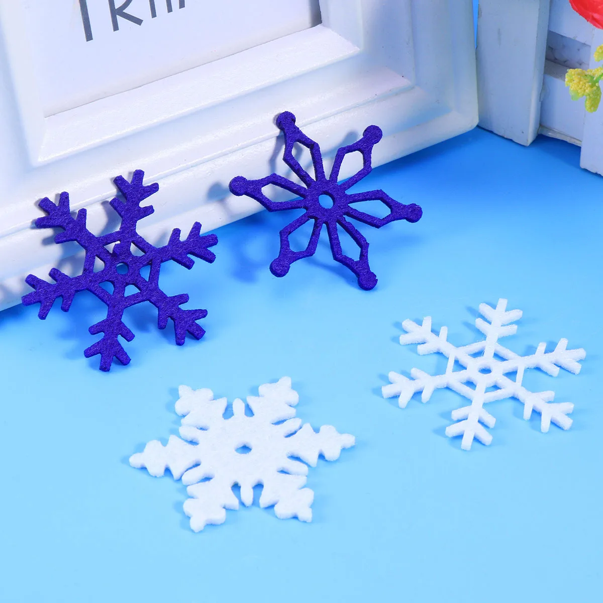 

40Pcs Christmas Snowflake Hanging Ornaments Felt Xmas Tree Pendants Cute Snowflake Decor for Kids Gift Holiday Party Home