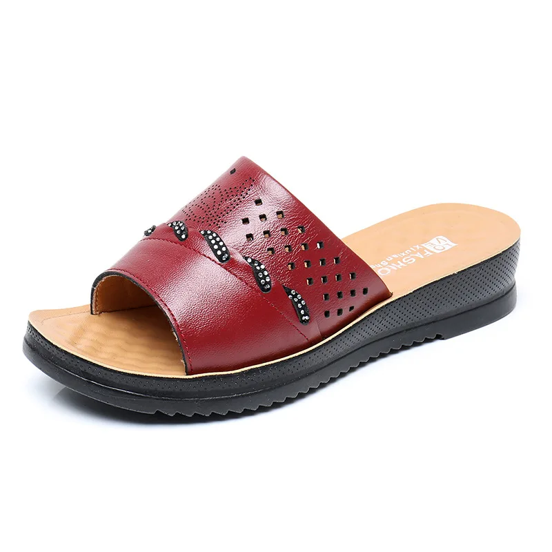 Summer New Women's Shoes Female Soft Leather Casual Open Toe Outdoor Beach Shoes Woman Footwear Slip On Sandals mother slippers