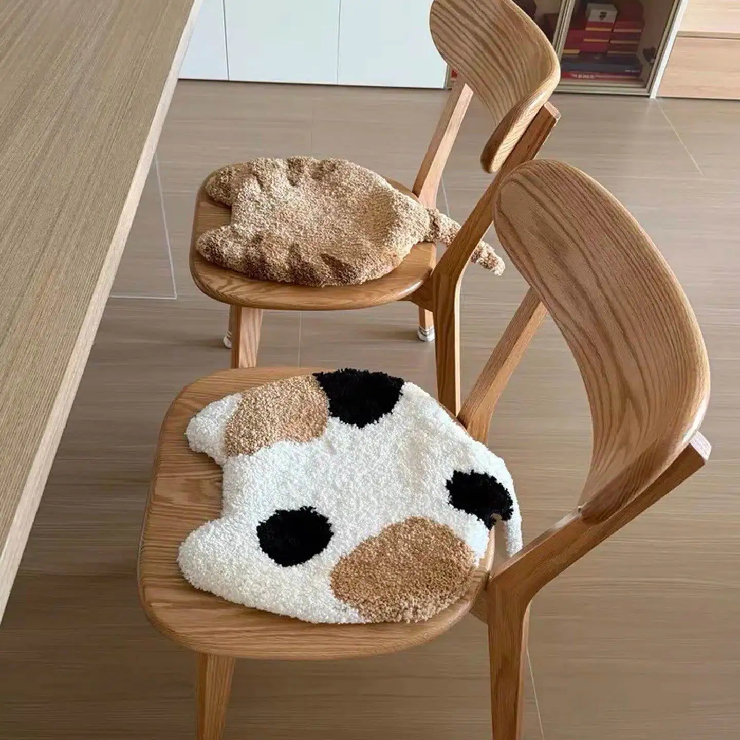 

Adorable Three-Flower- Chair Pad Home Decorations Flocking Mat Footrest Cushion for Changing Shoes Ideal for Beverage Shops