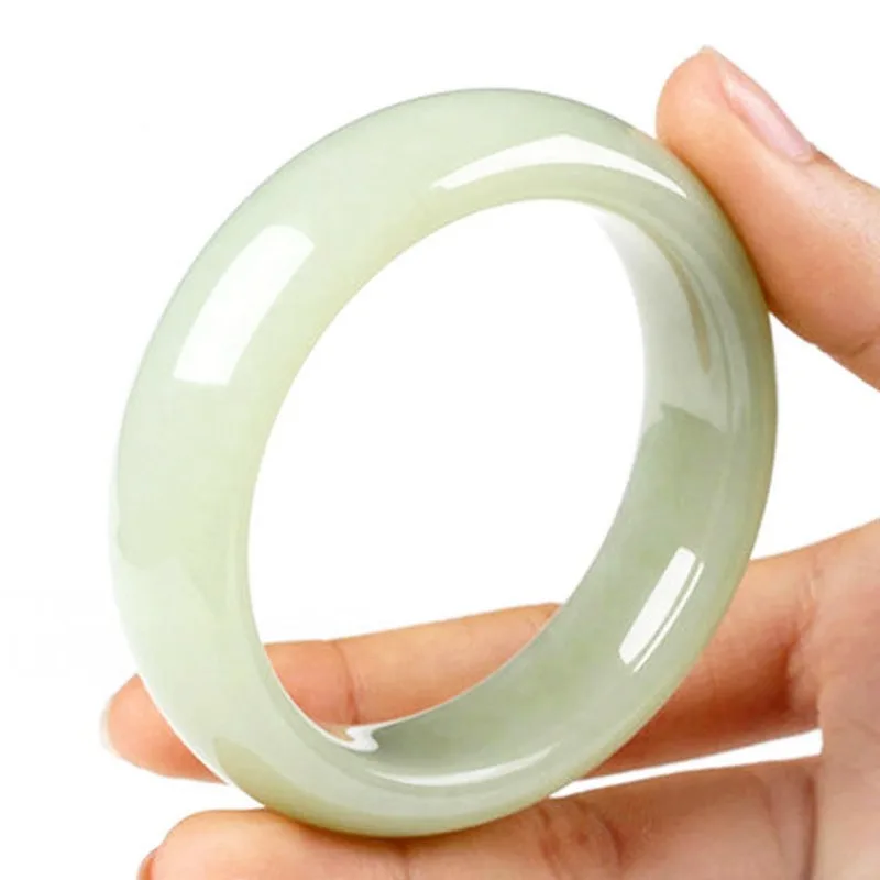 

Новый браслет из натурального сине-белого нефрита, подходит для повседневного ношения и в качестве аксессуара.