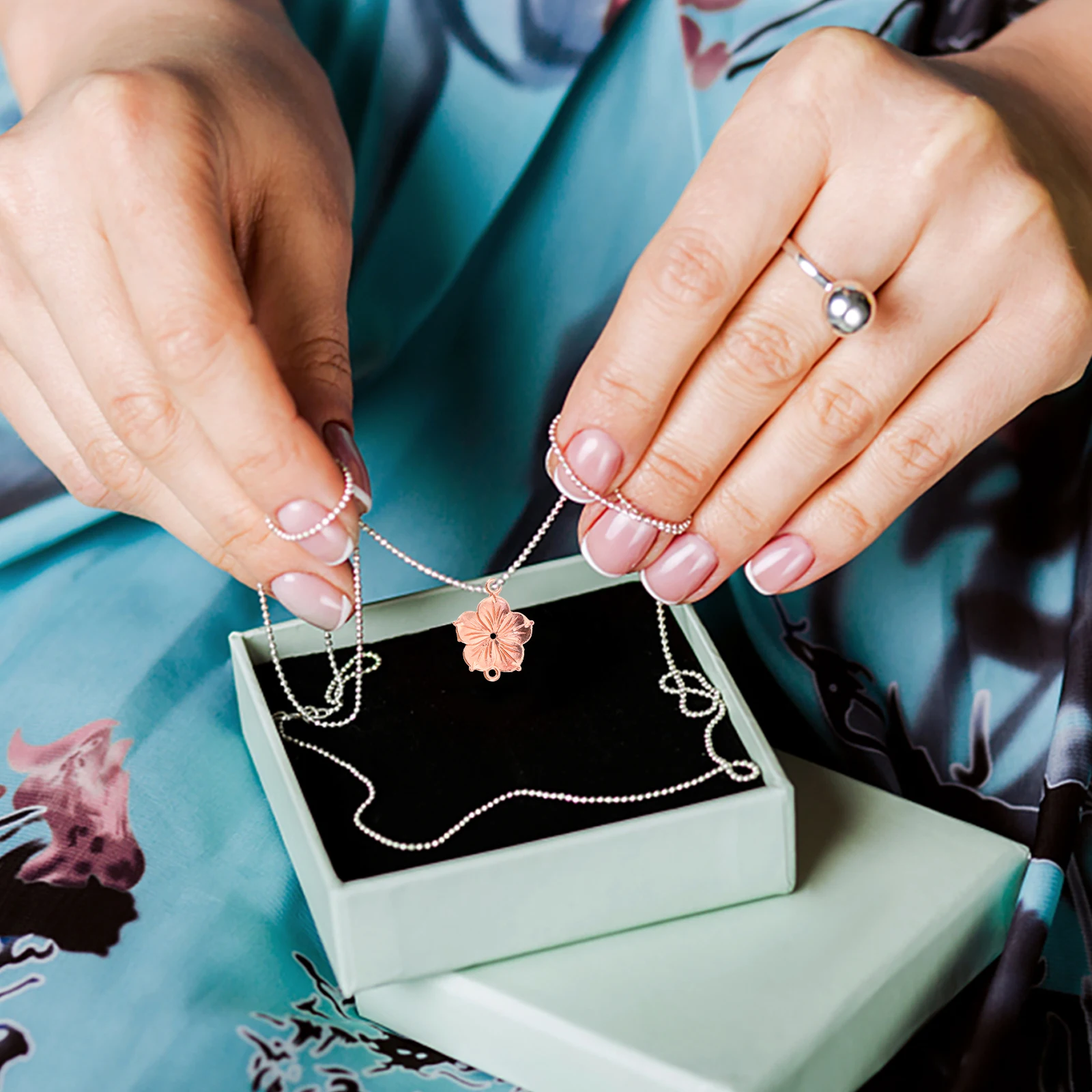 

50Pcs Flower Jewelry Connector Alloy DIY Pendants for Handmade Bracelets Necklace Charms Craft Flower Jewelry Connector