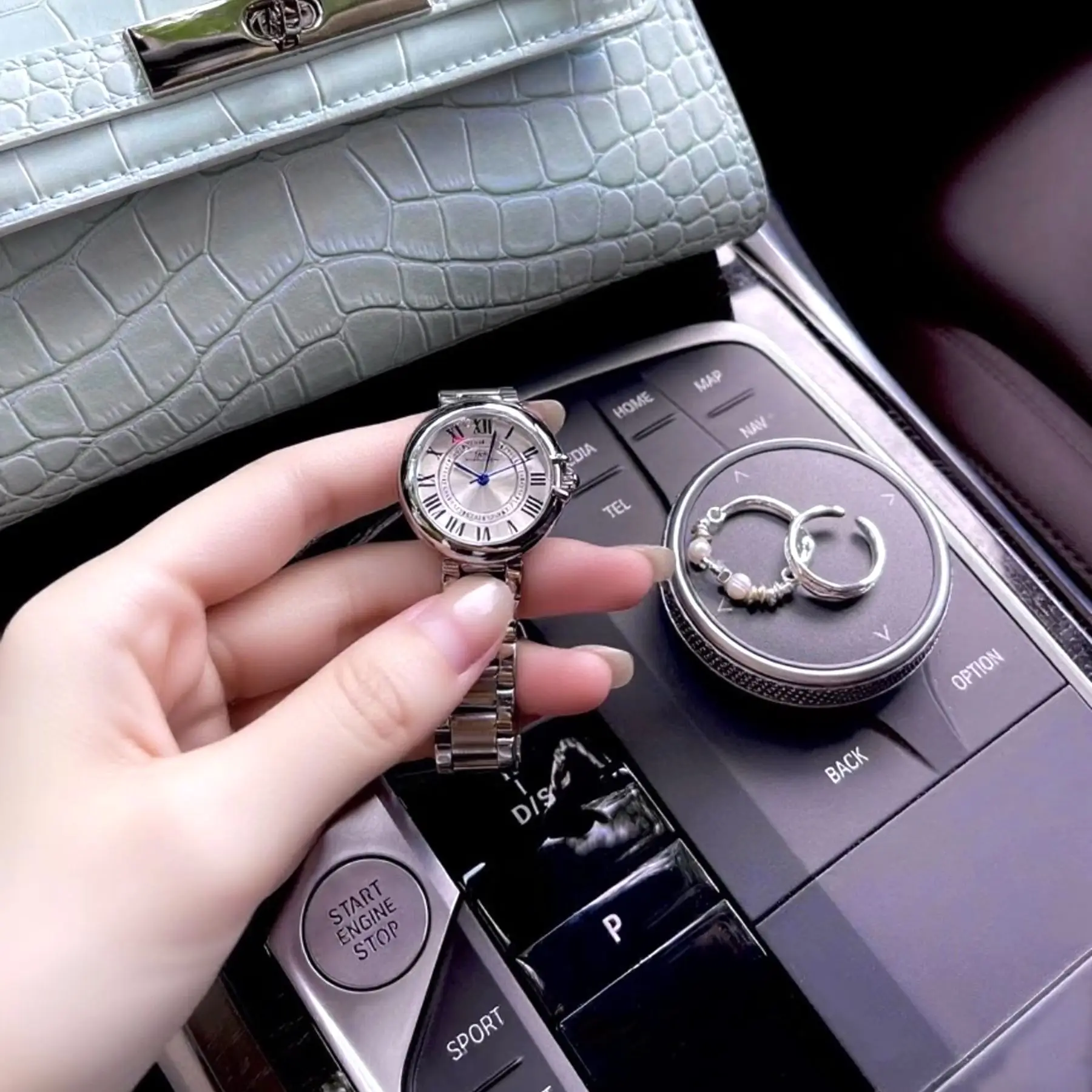 Neue modische Damenuhr aus Edelstahl mit Quarzwerk (2025)، Luxuriöse und minimaltici Trenduhr За Damen، ملحقات Damen #1