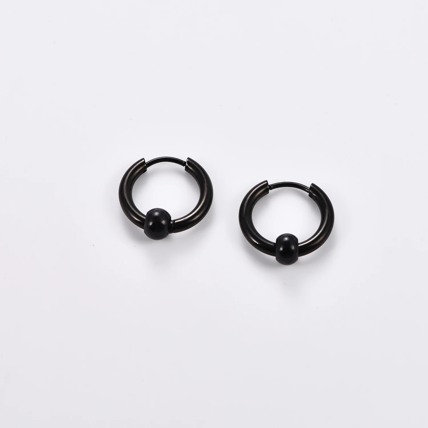 1 Paar/2 Stück Schwarze Edelstahl-Kreisperlen Huggie-Scharnier-Creolen Ohrstecker Hochwertiger Punk-Rock-Stil Ohrschmuck – Detail 4