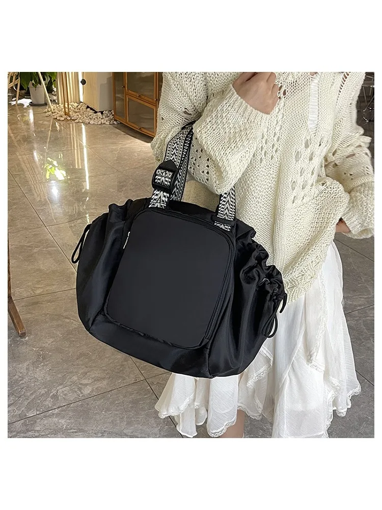 Nylon-Umhängetasche, einfarbig, modisch, vielseitig, tragbar, Mama-Tasche, große Kapazität, Reisetasche – Detail 5