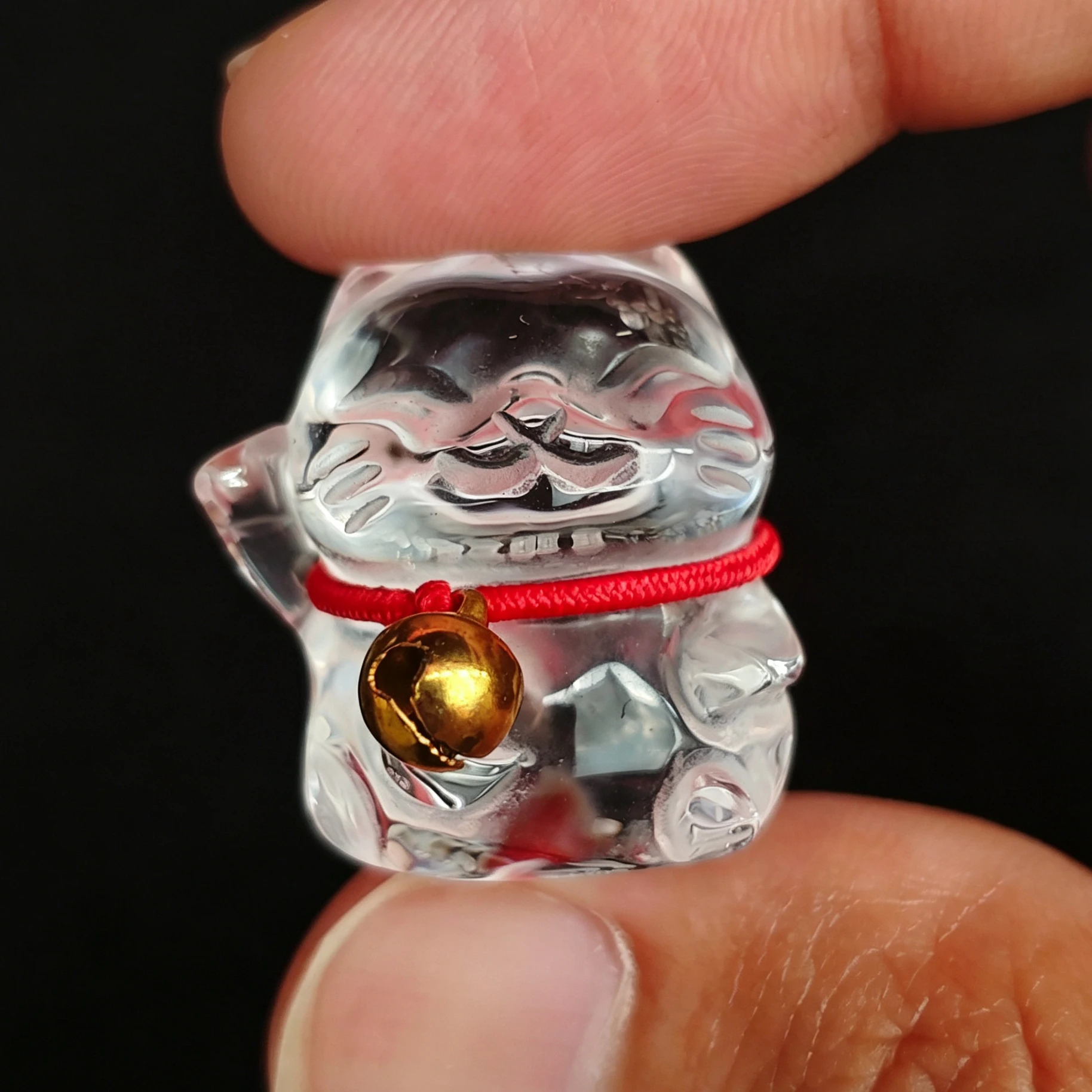 Natural Clear Quartz Lucky Cat Statue Height 2.5cm Translucent Crystal Fortune Cat Figurine with Red String Bell Decor 1 Pc