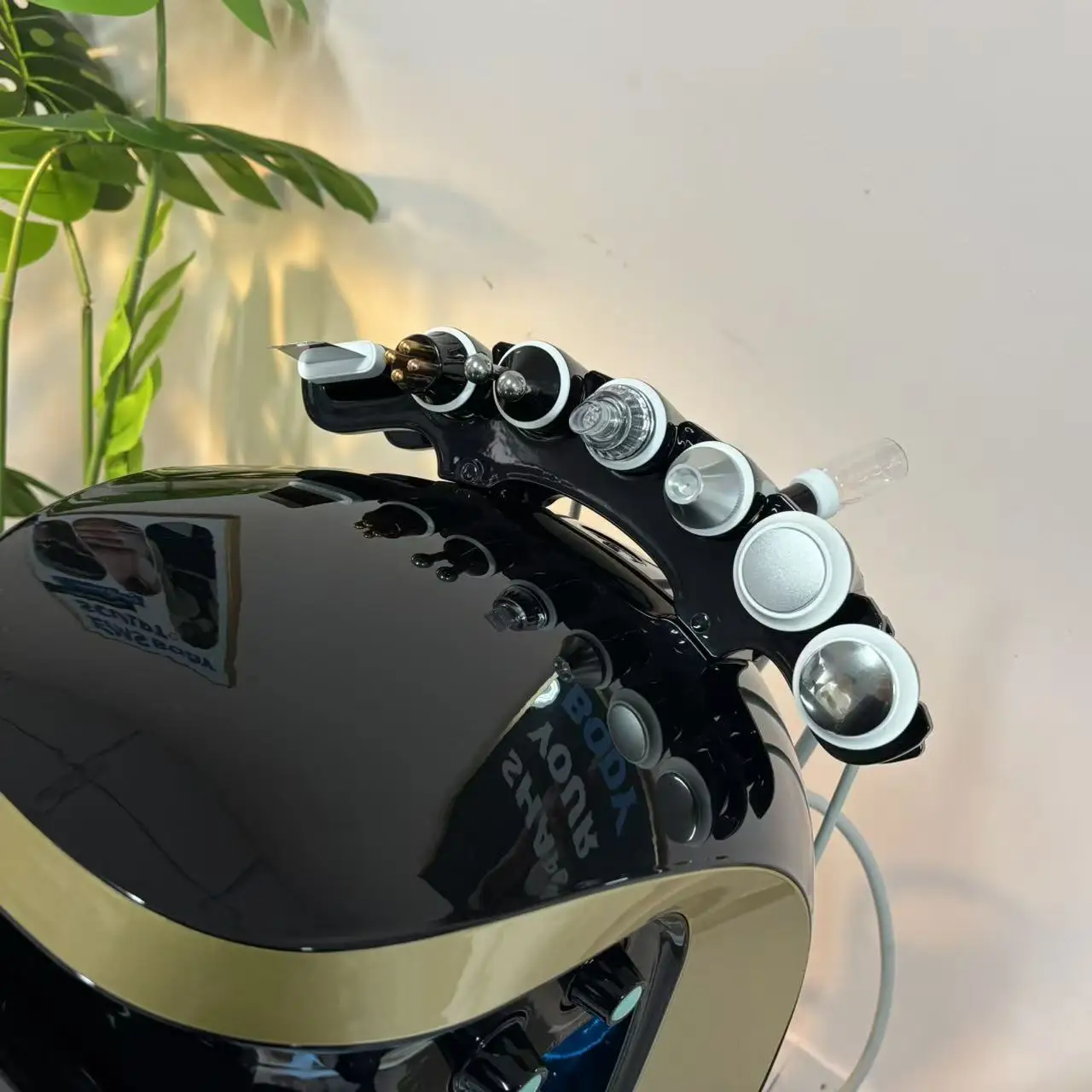 جديد 7 في 1 آلة تجميل الفقاعات الصغيرة لتبييض العطاء وتقشير تقليص المسام معدات العناية بالبشرة المنزلية ترطيب عميق