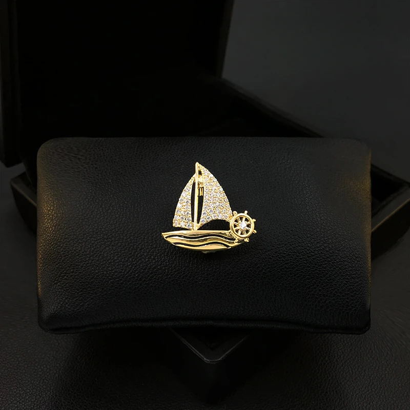 

Sailing Boat Brooch Design Sense Women High-End Suit Chest Buckle Men Badge Suit Neckline Collar Pin Ornament Jewelry Gifts 5711