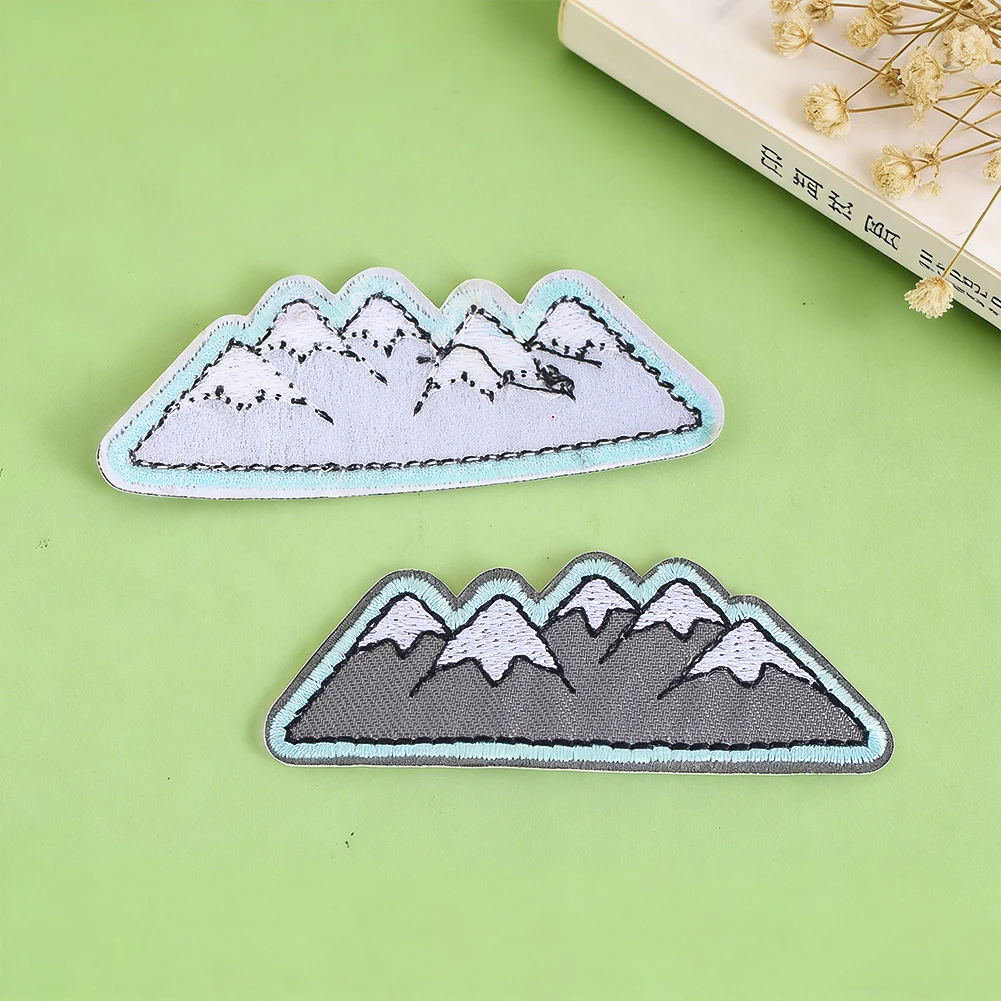 Schneebedeckter Gebirgszug, Stickerei-Aufnäher zum Aufbügeln, 7,7 x 2,8 cm, Outdoor-Natur-Camping-Applikation für Kleidung, Hüte, Taschen, DIY-Dekoration – Detail 2