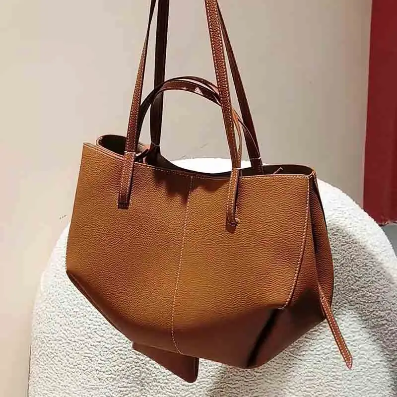 حقيبة أنيقة فاخرة للنساء ذات سعة كبيرة حقيبة دلو جلدية لكبار السن حقيبة كتف كاجوال ذات نطاق عريض