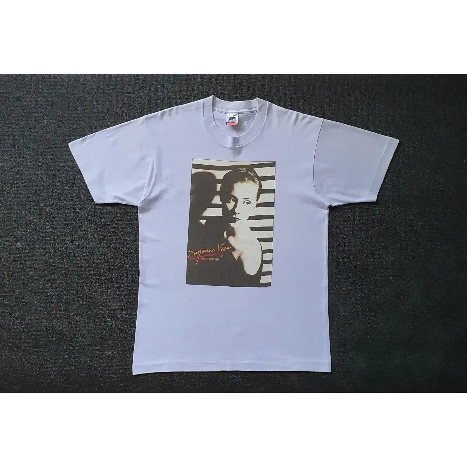 Vintage 1987 SUZANNE VEGA World Tour Concert T shirt size Large 80s 1980s Alternative Folk rock Diva New Wave Band tees Soft