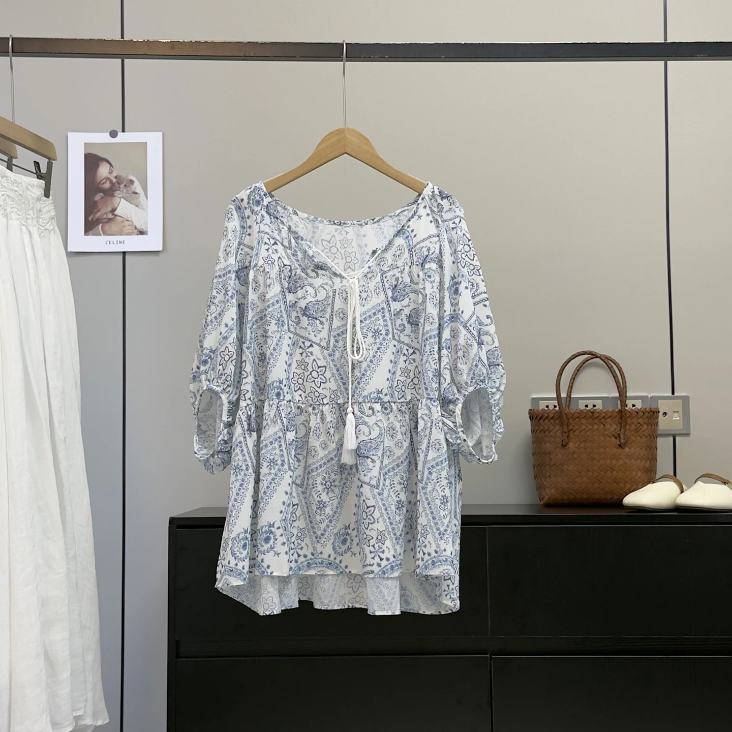 

Синий и белый фарфоровый принт, свободная посадка, со складками, фонариками и галстуком-бабочкой, летняя женская одежда для поездок на работу