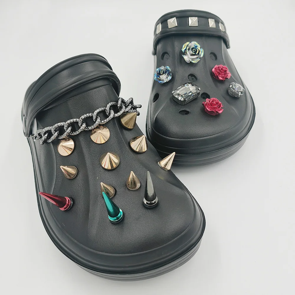 فاسق برشام نمط مثقب مجموعة إكسسوارات الأحذية غير المتكافئة الزخرفية مشبك الظلام الرياح الأحمر الرجال والنساء إكسسوارات الأحذية #2