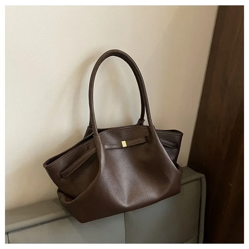 

Gorgeous Effortless Diaper Bag Tote Parenting Train Ride Baby Care Exquisite Charming Dainty Sleek Elegant Versatile Practical
