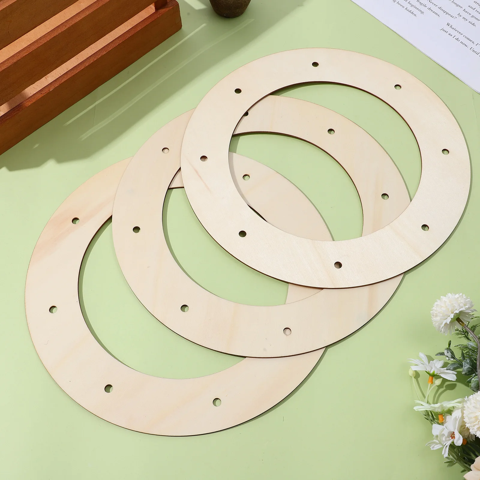 

12Pcs Wreath Frames Wood Round Circles Smooth DIY Flower Garland Frames for Holiday Crafts Wood Wreath for Craft