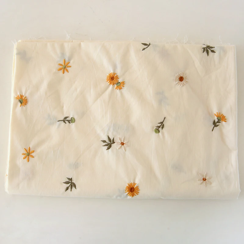 

1 метр весенне-летняя ткань из чистого хлопка, бежевого цвета с цветочной вышивкой, женская ткань для классической рубашки