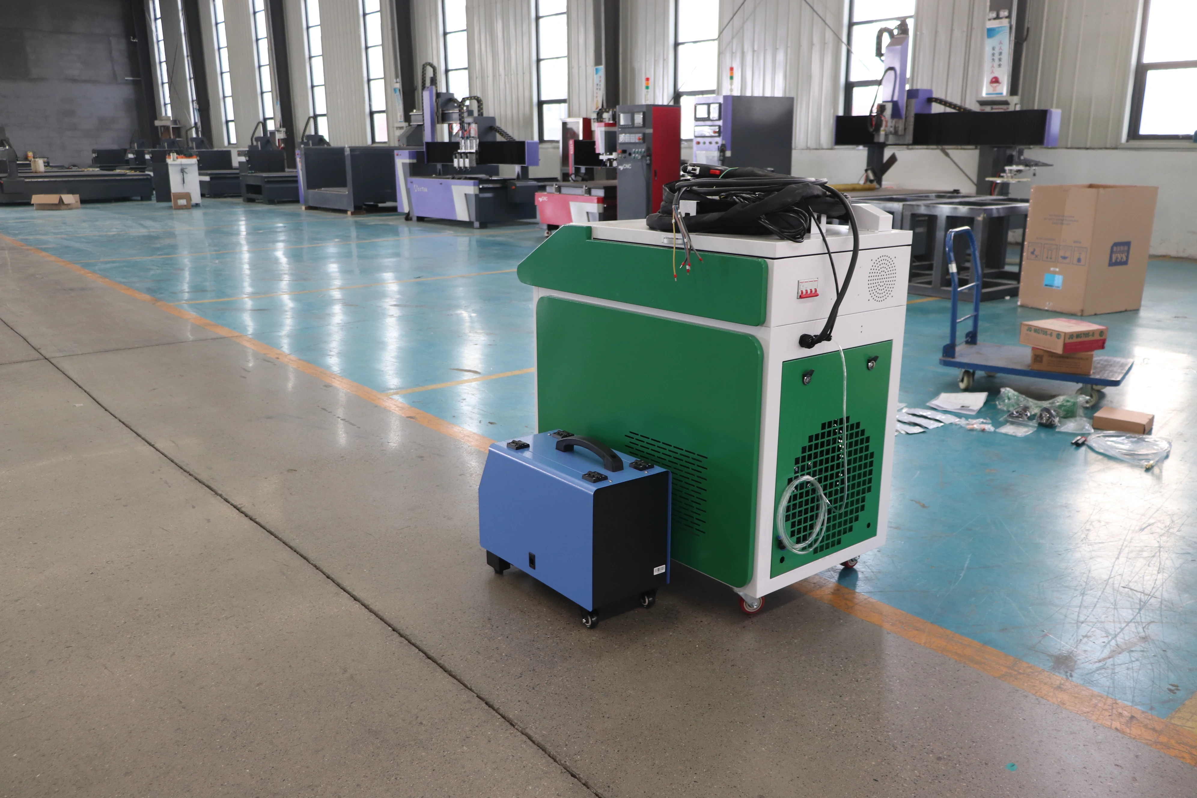 Handheld Automatic laser welder multiple welding patterns water-cooled Top quality 1500W-6KW Laser welder for SS CS Aluminum