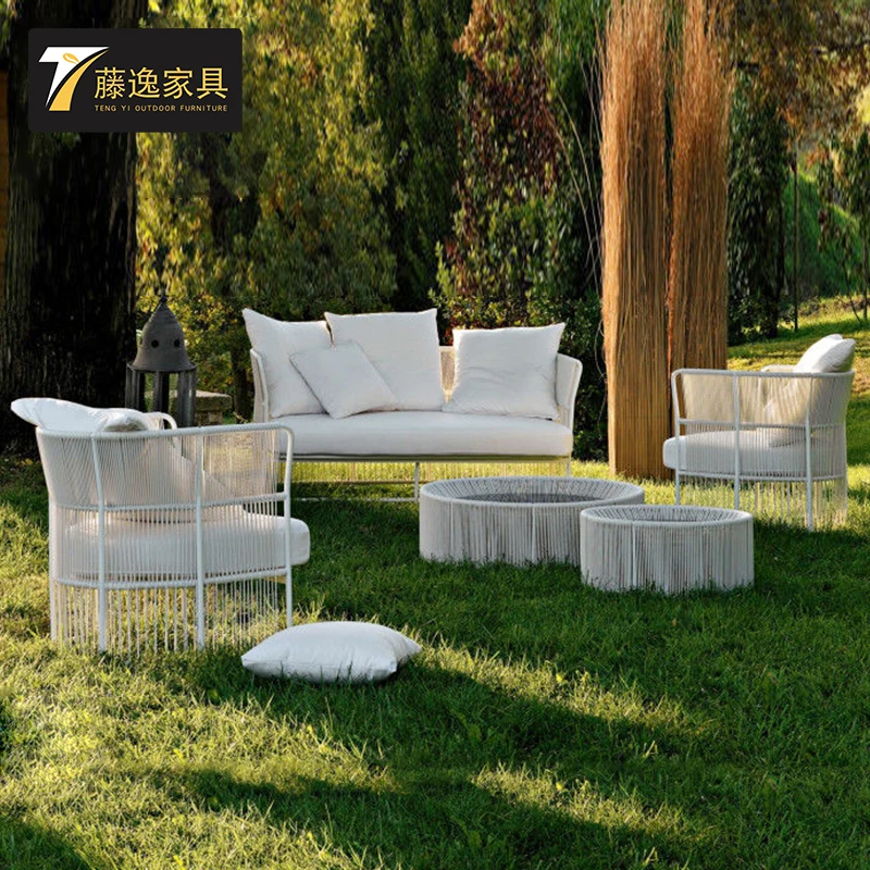 Freizeitvilla, Wohnzimmer, Wintergarten, Modellzimmer, Innenhof, Terrassenmöbel