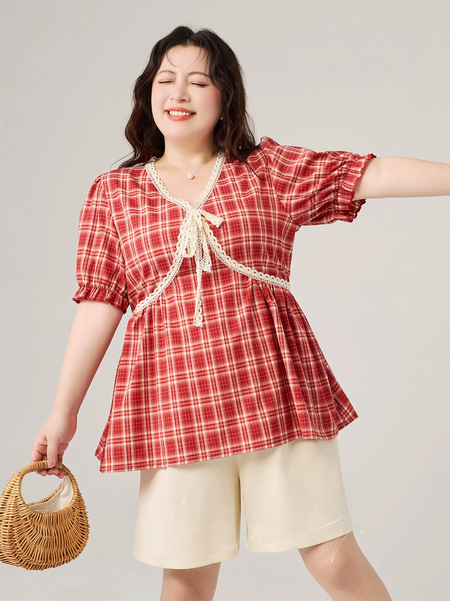 

Новая женская летняя блузка большого размера с цветочным узором, V-образным вырезом, коротким рукавом и клетчатым принтом, приталенная, с эффектом стройности