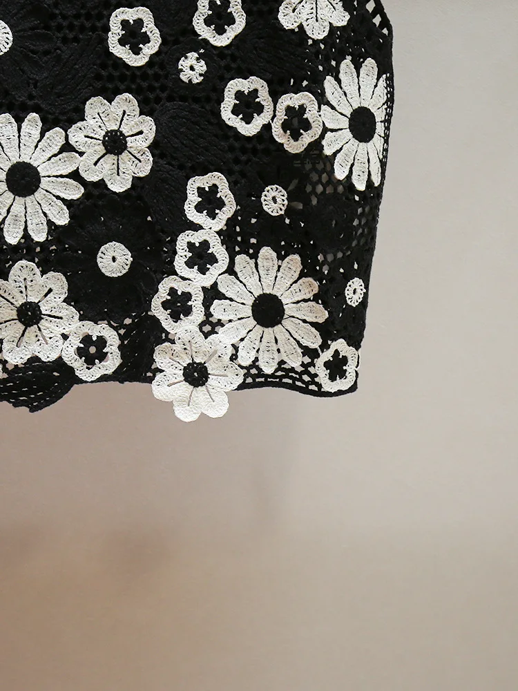 

Women Summer New Embroidery Crochet Hollow Out Black Round Neck Sleeveless Female Vest Top Sweater ﻿