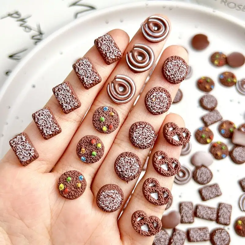 50PCS Simulierte Kekse Gemischte Nail art Dekorationen Leuchtende Regenbogen Bohnen Kekse Harz Nagel Charms Zubehör DIY Nagel Handwerk