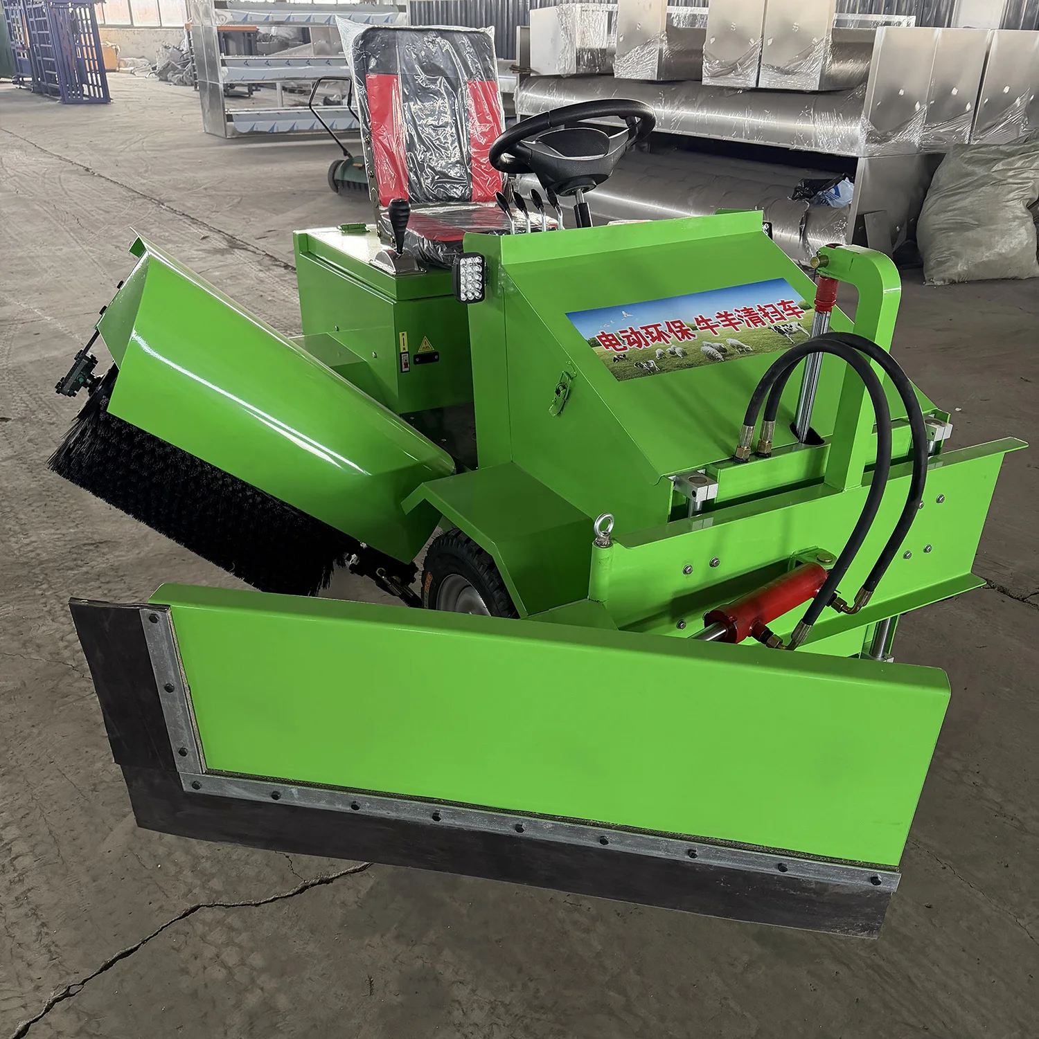 New Dairy Farm Equipment Mini Electric Cattle Feed Pusher Sweeper Brushless Motor Lead-Acid Battery-Powered for Efficient Cow