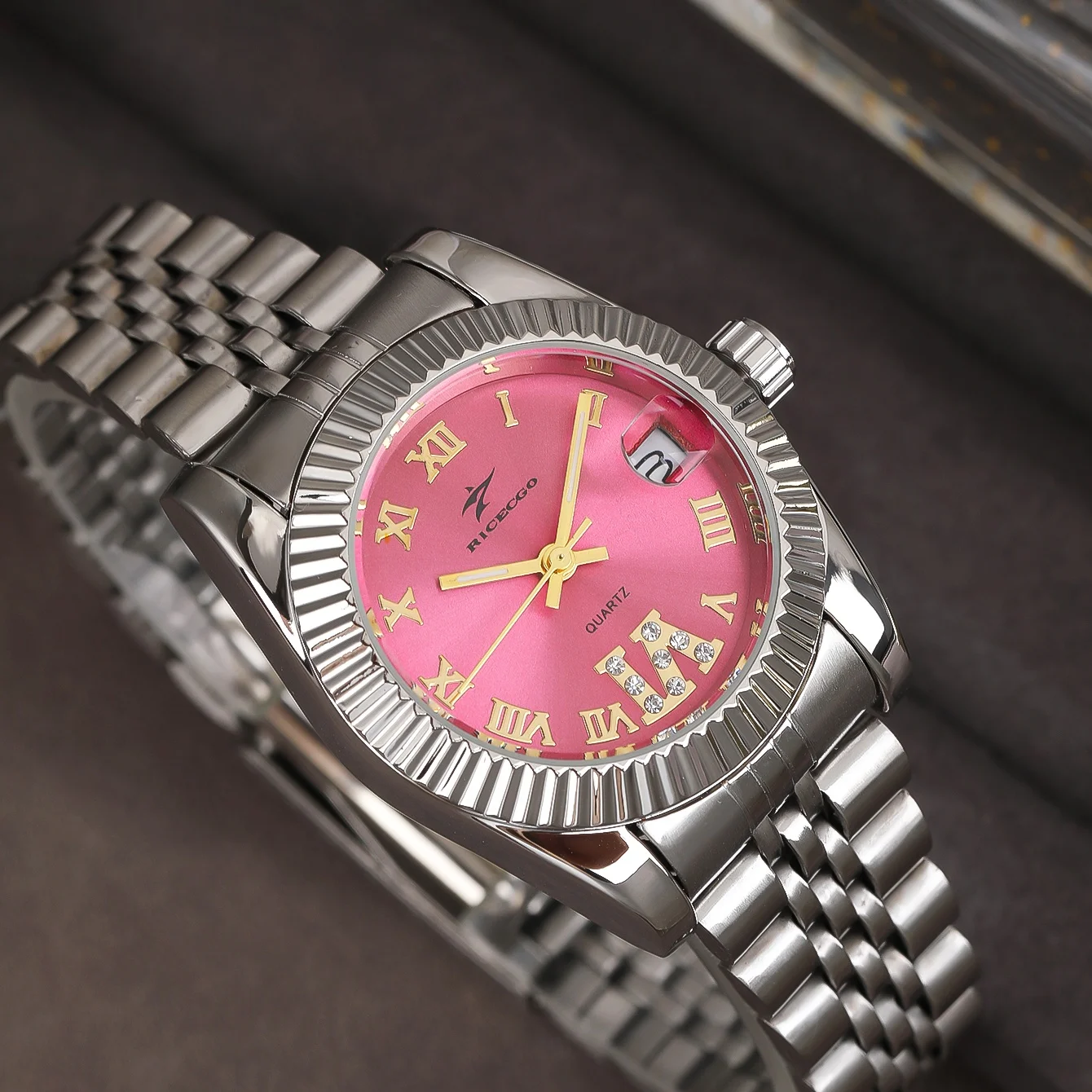 

Женские часы, роскошные деловые часы из нержавеющей стали, классические элегантные женские часы с розовым циферблатом, браслет, кварцевые наручные часы
