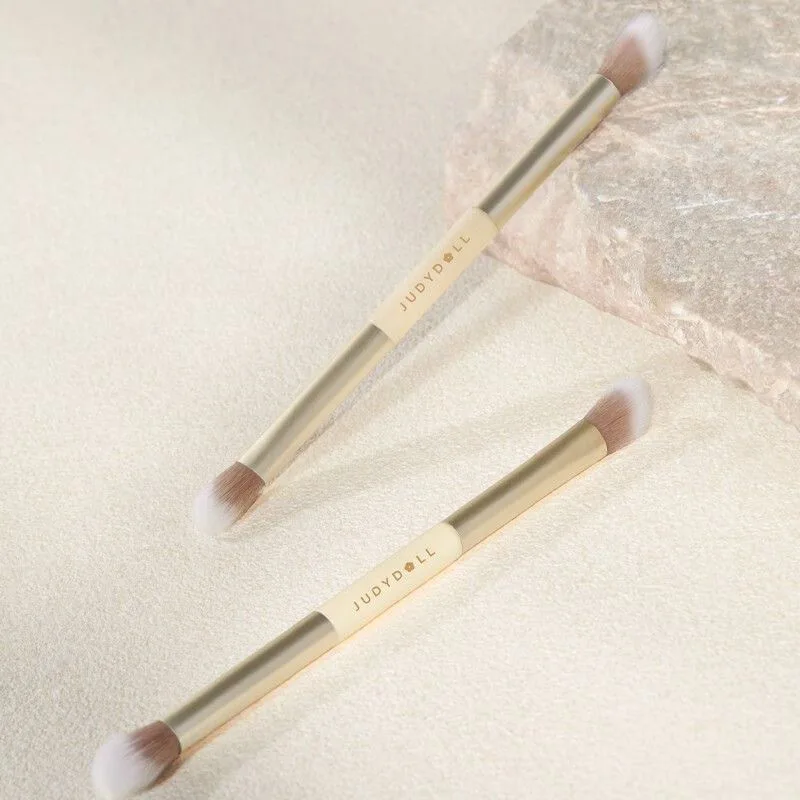 Judydoll デュアルエンド コンター ブラシ - アイシャドウ、鼻の輪郭形成、顔の輪郭形成用のソフトメイクアップブラシ、初心者に最適