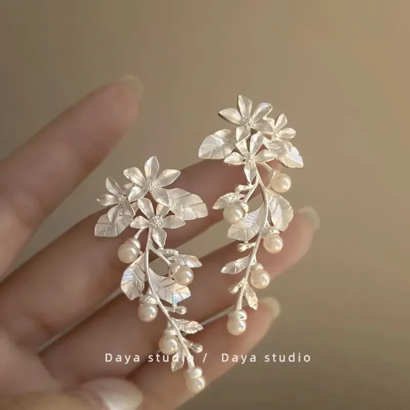 Vintage Silver Color Pearl Flower Leaf Dangle Earrings for Women Exaggerated Metal Large Petal Tassel Earrings Jewelry 2025