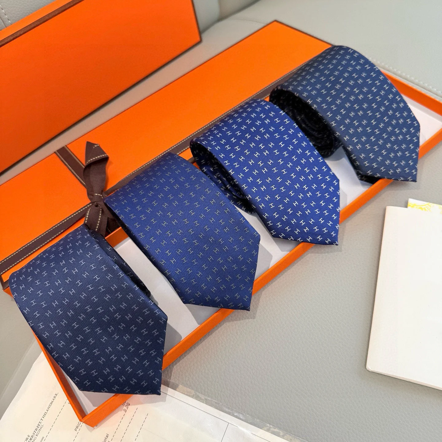 cravatta-in-seta-da-uomo-elegante-e-formale-per-il-business-giovanile-e-alla-moda-leggera-e-di-lusso-fatta-a-mano-7cm-cravatta-in-seta-twill-confezione-regalo