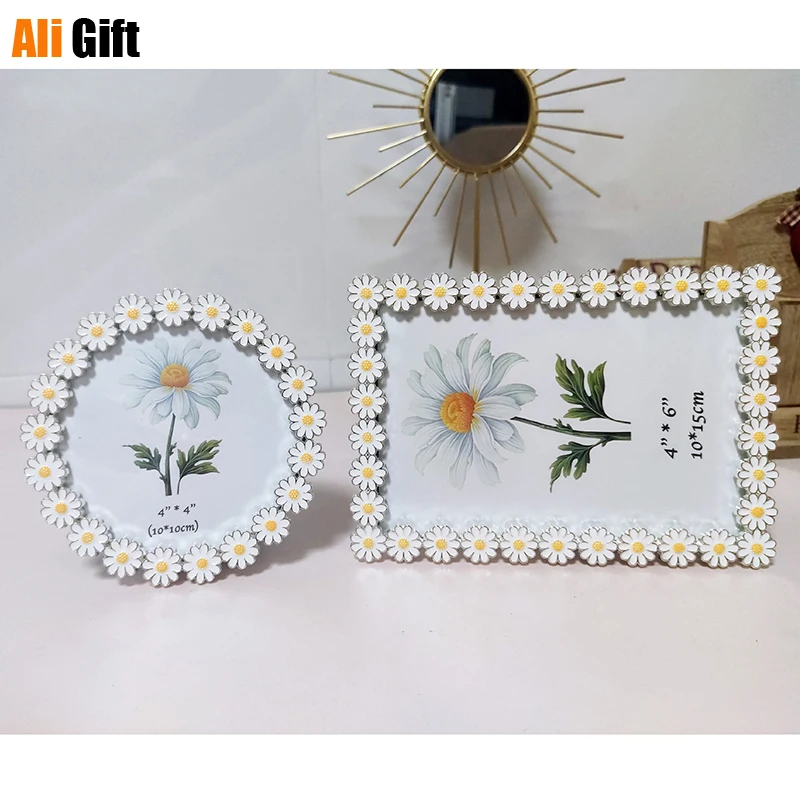 Small Daisy Metal Photo Frame, Round, Rectangle, Light Luxury, Horizontal and Vertical Swing Frames, 4,  7 Inch