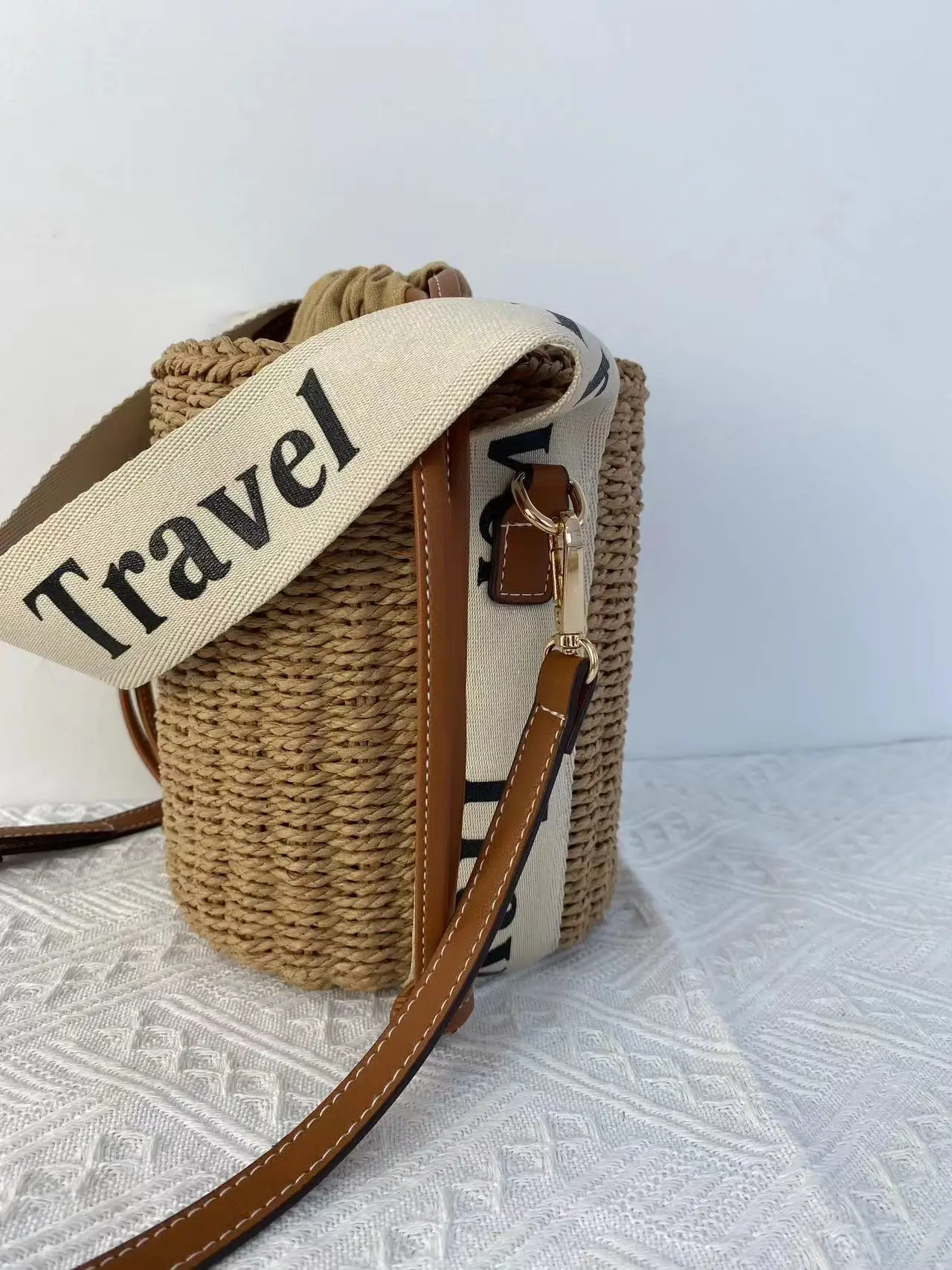 Women Straw Bag Ladies Bucket Crossbody Bag Summer Beach Bag Retro Travel Shoulder Bags Small Travel Purse and Handbag No Logo