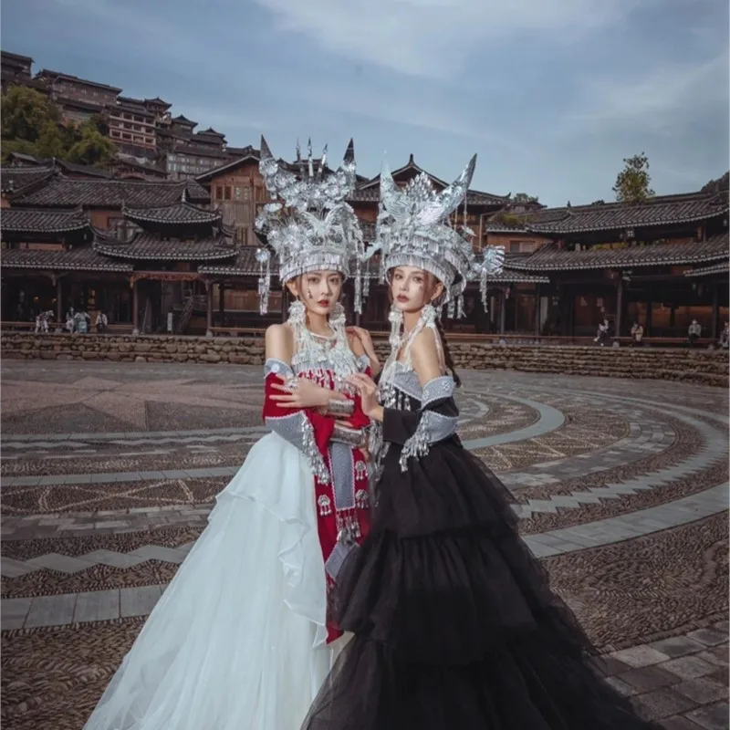 Abito etnico femminile coda vento lunga foto di matrimonio Miao abbigliamento del villaggio